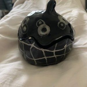 black and white sgraffito pot decor